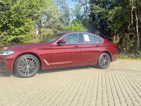 Used 2023 BMW 540i w/ Premium Package RWD image 3