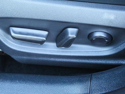 Used 2022 Toyota Prius Prime XLE image 21