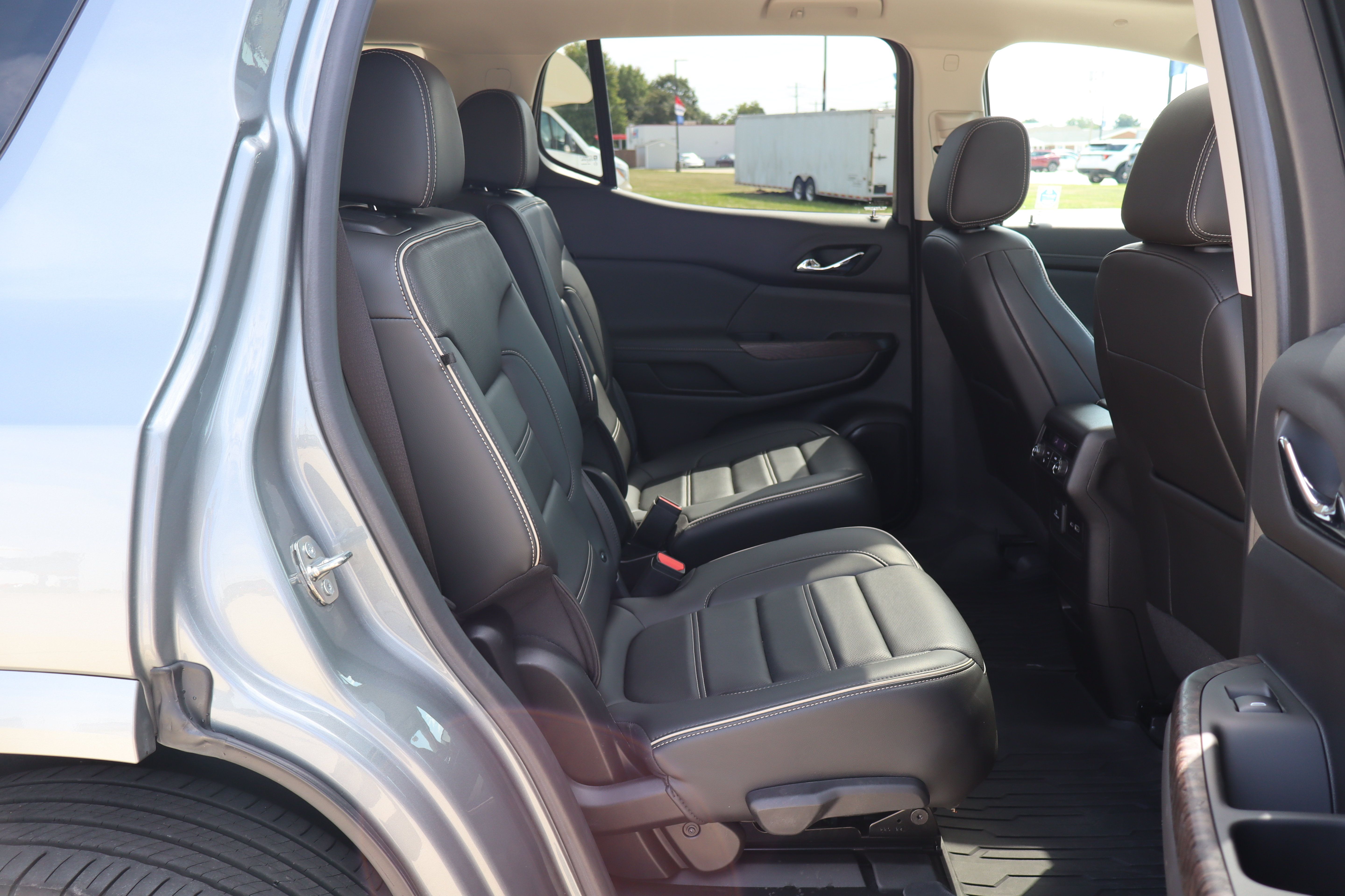 Used 2023 GMC Acadia Denali w/ Denali Ultimate Package AWD/4WD image 13
