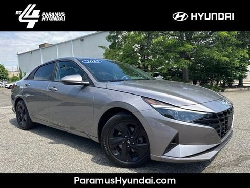 Used 2023 Hyundai Elantra SEL w/ Preferred Accessory Package FWD image 1