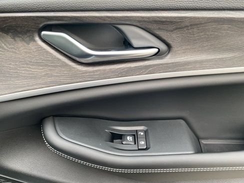 New 2025 Jeep Grand Cherokee Limited image 12