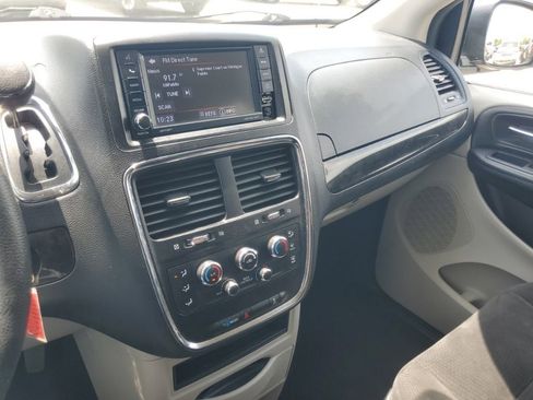 Used 2018 Dodge Grand Caravan SE FWD image 16