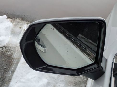 Used 2023 GMC Yukon XL Denali Ultimate image 8