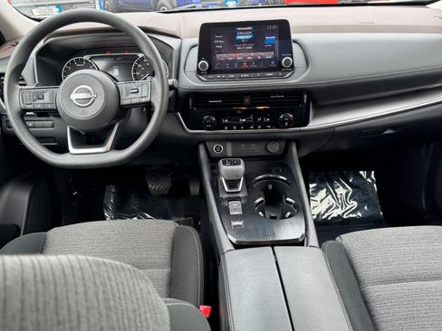 Used 2023 Nissan Rogue SV image 11