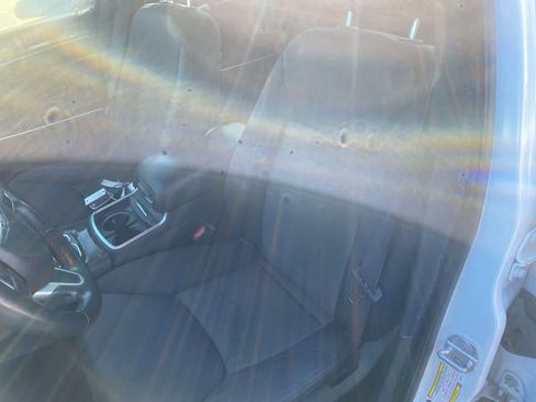 Used 2018 Chrysler 300 Touring w/ Driver Convenience Group image 11