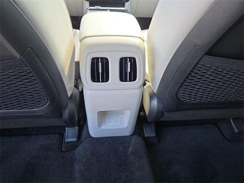 Used 2025 Hyundai Tucson Limited image 12