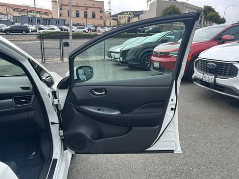 Used 2025 Nissan Leaf S FWD image 32