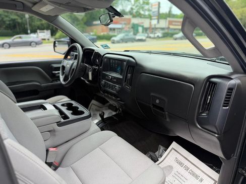 Used 2018 Chevrolet Silverado 1500 Custom w/ Custom Value Package AWD/4WD image 28