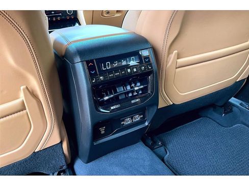 Used 2023 Jeep Grand Cherokee Summit AWD/4WD image 13