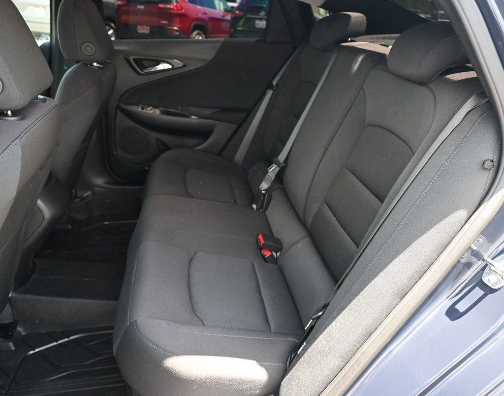 Used 2025 Chevrolet Malibu RS FWD image 15