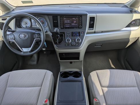 Used 2020 Toyota Sienna LE image 18