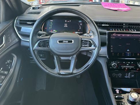 Used 2022 Jeep Grand Cherokee Overland w/ Advanced Protech Group III image 16