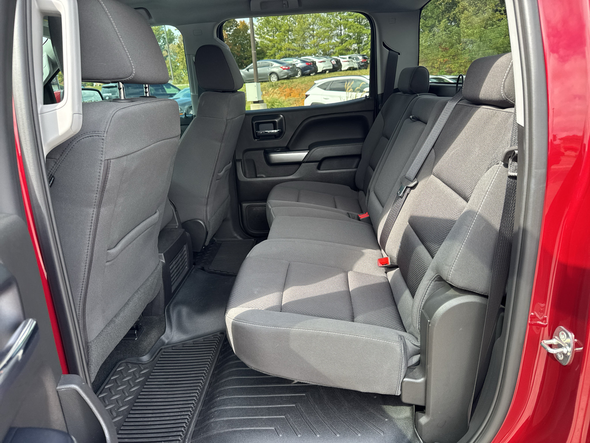 Used 2018 Chevrolet Silverado 1500 LT w/ LT Eassist Package AWD/4WD image 9
