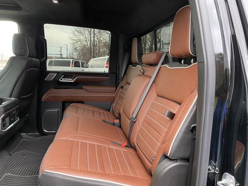 Used 2025 GMC Sierra 2500 Denali Ultimate w/ Snow Plow Prep/Camper Package image 42