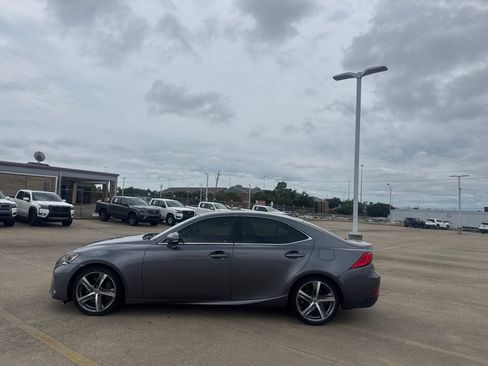 Used 2017 Lexus IS 200t w/ Premium Package RWD image 13