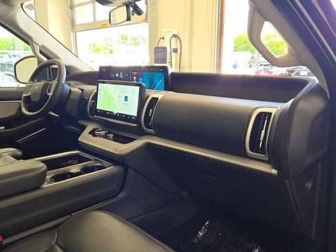 Used 2025 Ford Expedition Max Active AWD/4WD image 4
