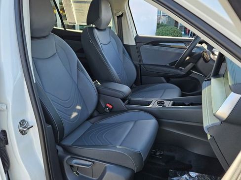 New 2026 Volkswagen Tiguan SE image 17