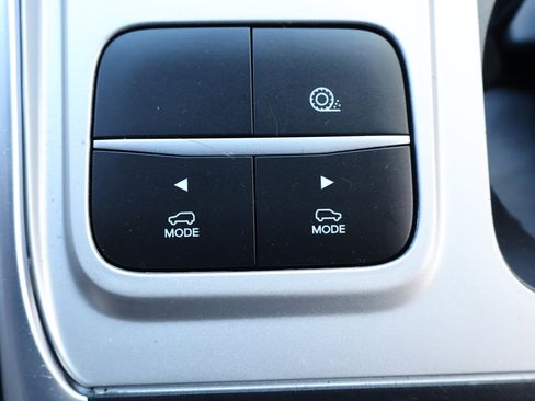 Used 2022 Ford Explorer XLT w/ Equipment Group 202A image 31