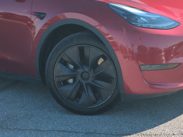 Used 2024 Tesla Model Y Long Range RWD image 2