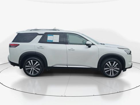 Used 2025 Nissan Pathfinder Platinum w/ Cargo Package FWD image 5