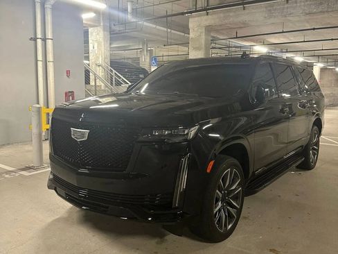 Used 2021 Cadillac Escalade ESV Sport Platinum RWD image 3