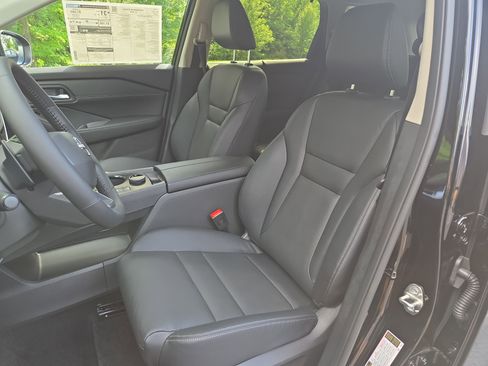 New 2025 Nissan Rogue SL w/ Tech Package image 11