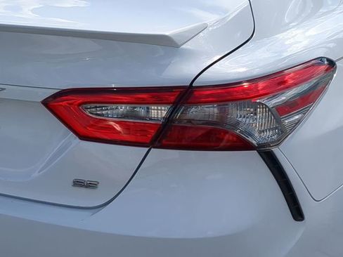 Used 2019 Toyota Camry SE FWD image 8