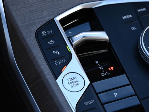 Used 2025 BMW 330i xDrive Sedan w/ Convenience Package image 19