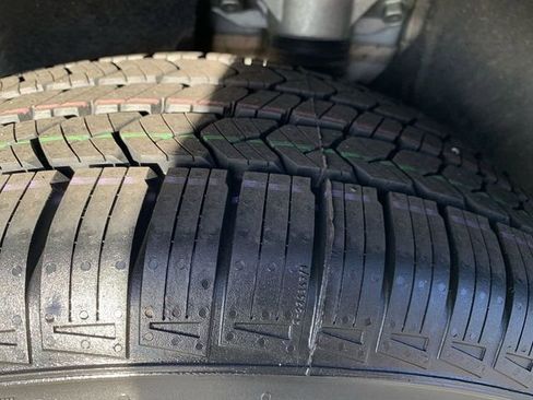 Used 2020 Kia Sorento LX image 33