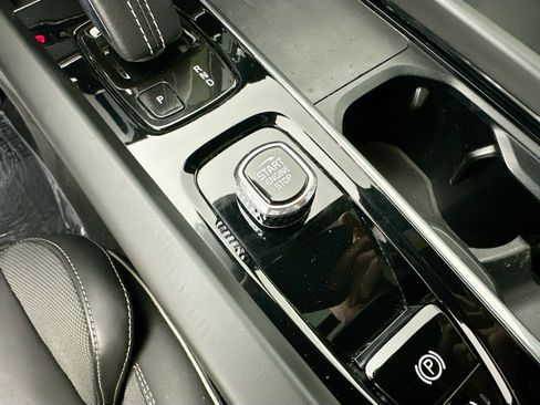 Used 2022 Volvo XC60 T8 R-Design w/ Advanced Package image 20