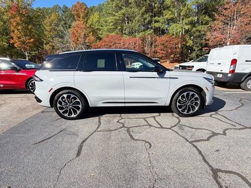 New 2026 Lincoln Nautilus Reserve image 5