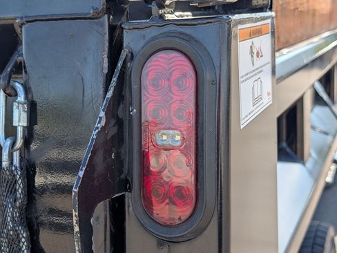 Used 2024 Ford F550 4x4 Regular Cab Super Duty image 11