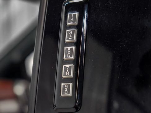 Used 2022 Ford F350 Platinum w/ FX4 Off-Road Package AWD/4WD image 43