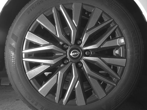 Used 2025 Nissan Altima 2.5 SV FWD image 15