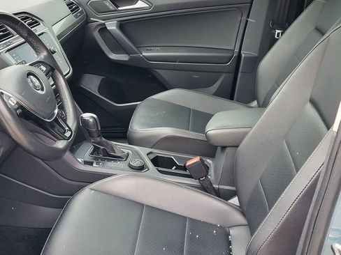 Used 2020 Volkswagen Tiguan SE w/ Panoramic Sunroof Package image 24