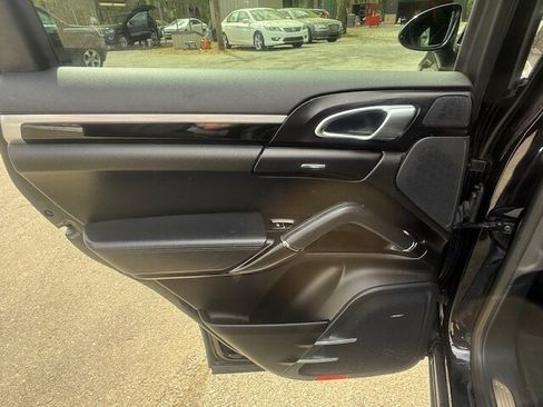 Used 2017 Porsche Cayenne Platinum Edition image 22