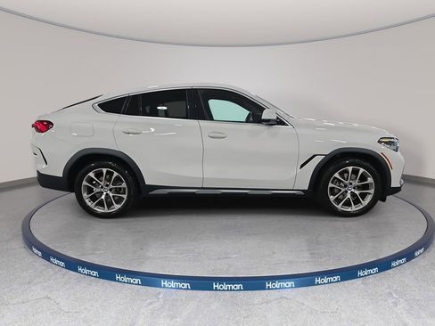 Used 2022 BMW X6 xDrive40i w/ Premium Package image 4