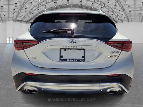 Used 2018 INFINITI QX30 Premium w/ Navigation Package AWD/4WD image 6