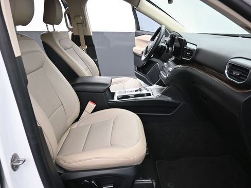 Used 2020 Ford Explorer Limited image 16