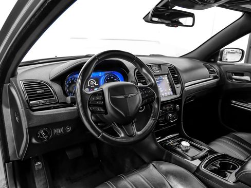 Used 2018 Chrysler 300 S w/ 300S Premium Group RWD image 23