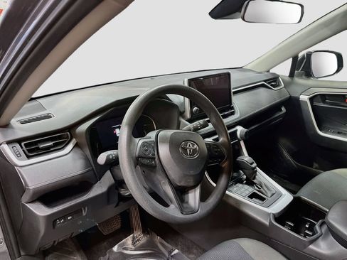 Used 2025 Toyota RAV4 LE AWD/4WD image 9