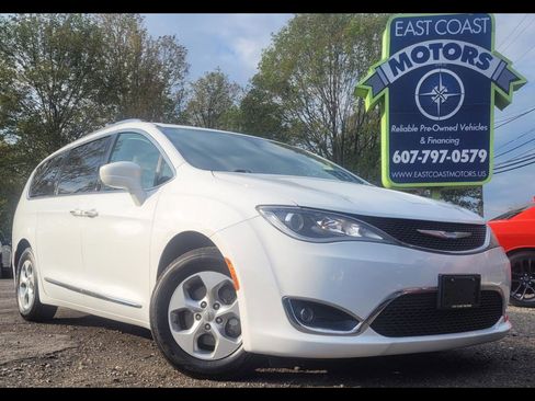 Used 2017 Chrysler Pacifica Touring-L Plus image 1