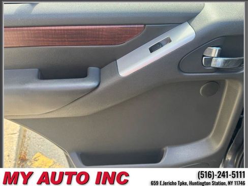 Used 2011 Nissan Pathfinder LE w/ Navigation Pkg AWD/4WD image 37