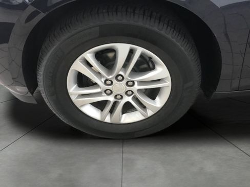 Used 2020 Buick Enclave Essence w/ Sound and Sites Package AWD/4WD image 2