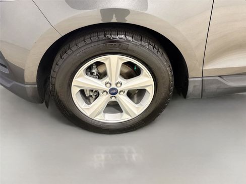 Used 2019 Ford Edge SE image 28