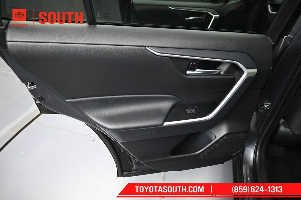 Used 2025 Toyota RAV4 XLE AWD/4WD image 26