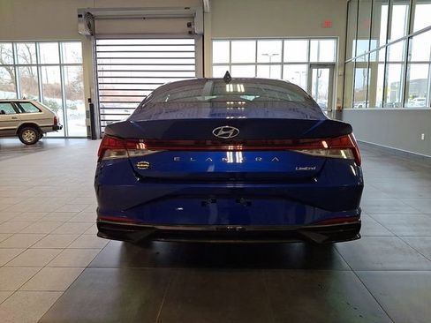 Used 2023 Hyundai Elantra Limited w/ Preferred Accessory Package image 5