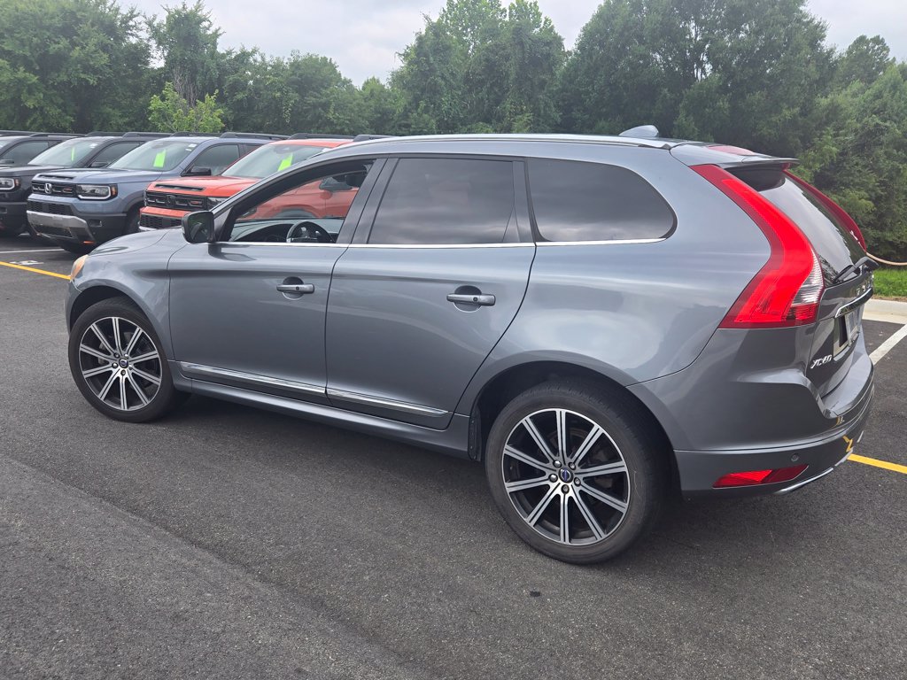 Used 2017 Volvo XC60 T6 Inscription w/ Climate Package AWD/4WD image 2