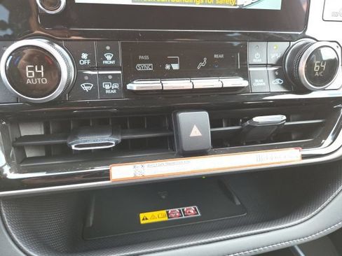 Used 2026 Toyota Highlander XLE AWD/4WD image 16