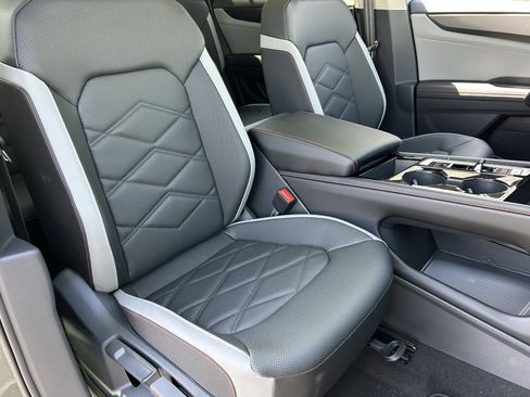 New 2026 Volkswagen Atlas Peak Edition AWD/4WD image 7